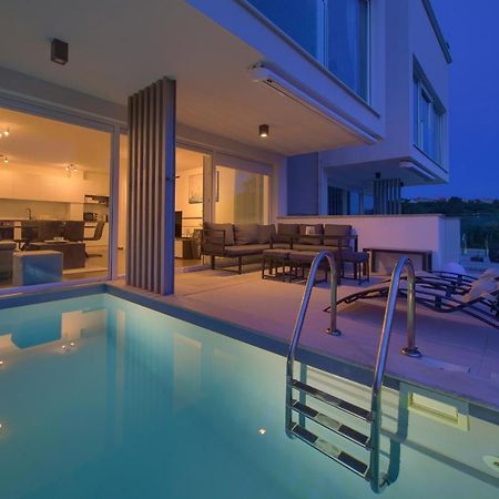 Villa Solis Lacus Modern Apartment - Private Heated Pool - Smart Tv Sky X - Free Parking Njivice Luaran gambar