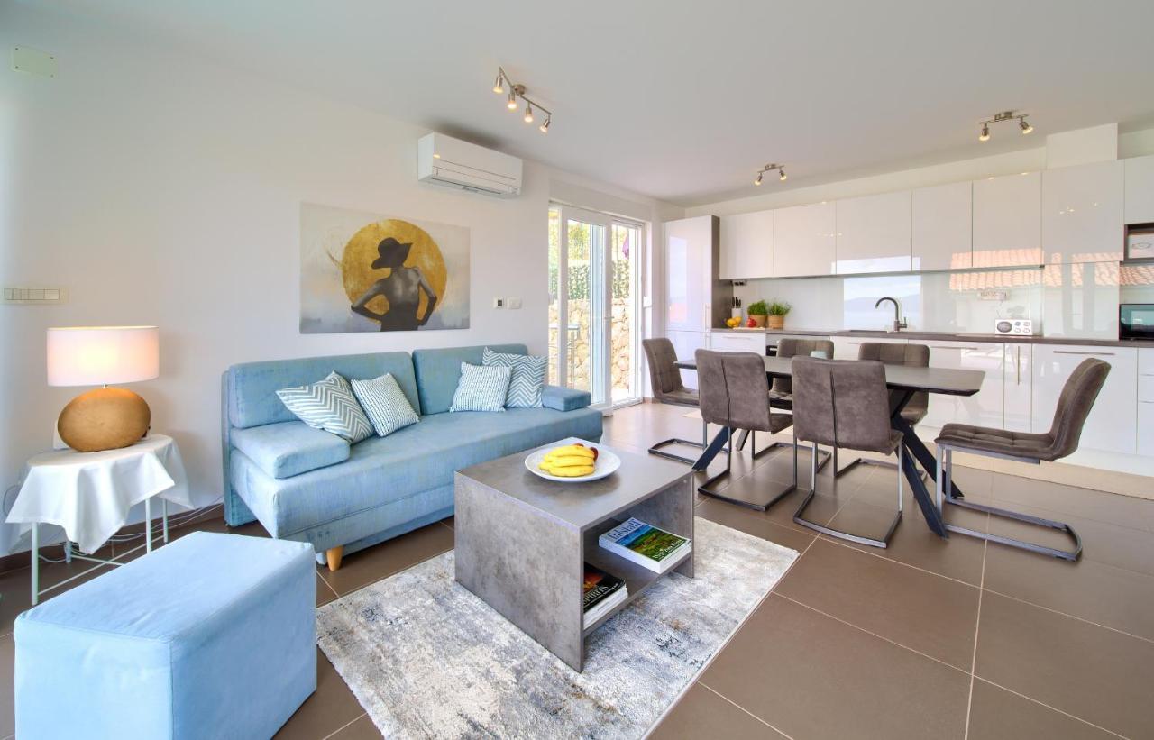 Villa Solis Lacus Modern Apartment - Private Heated Pool - Smart Tv Sky X - Free Parking Njivice Luaran gambar