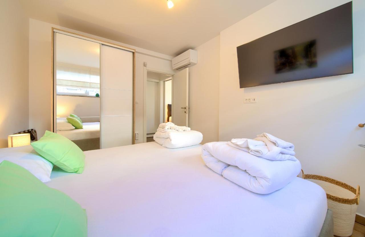 Villa Solis Lacus Modern Apartment - Private Heated Pool - Smart Tv Sky X - Free Parking Njivice Luaran gambar