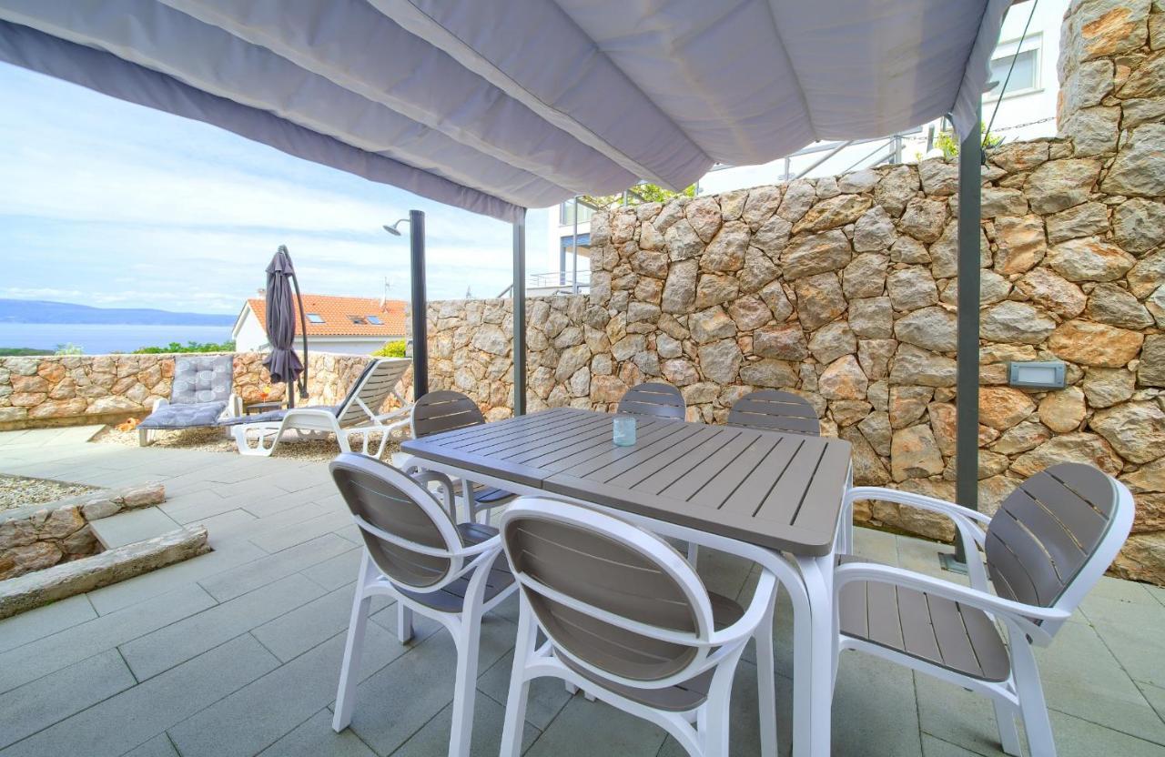 Villa Solis Lacus Modern Apartment - Private Heated Pool - Smart Tv Sky X - Free Parking Njivice Luaran gambar