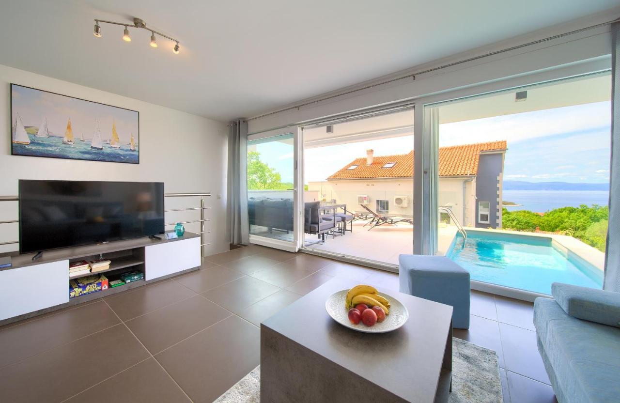 Villa Solis Lacus Modern Apartment - Private Heated Pool - Smart Tv Sky X - Free Parking Njivice Luaran gambar