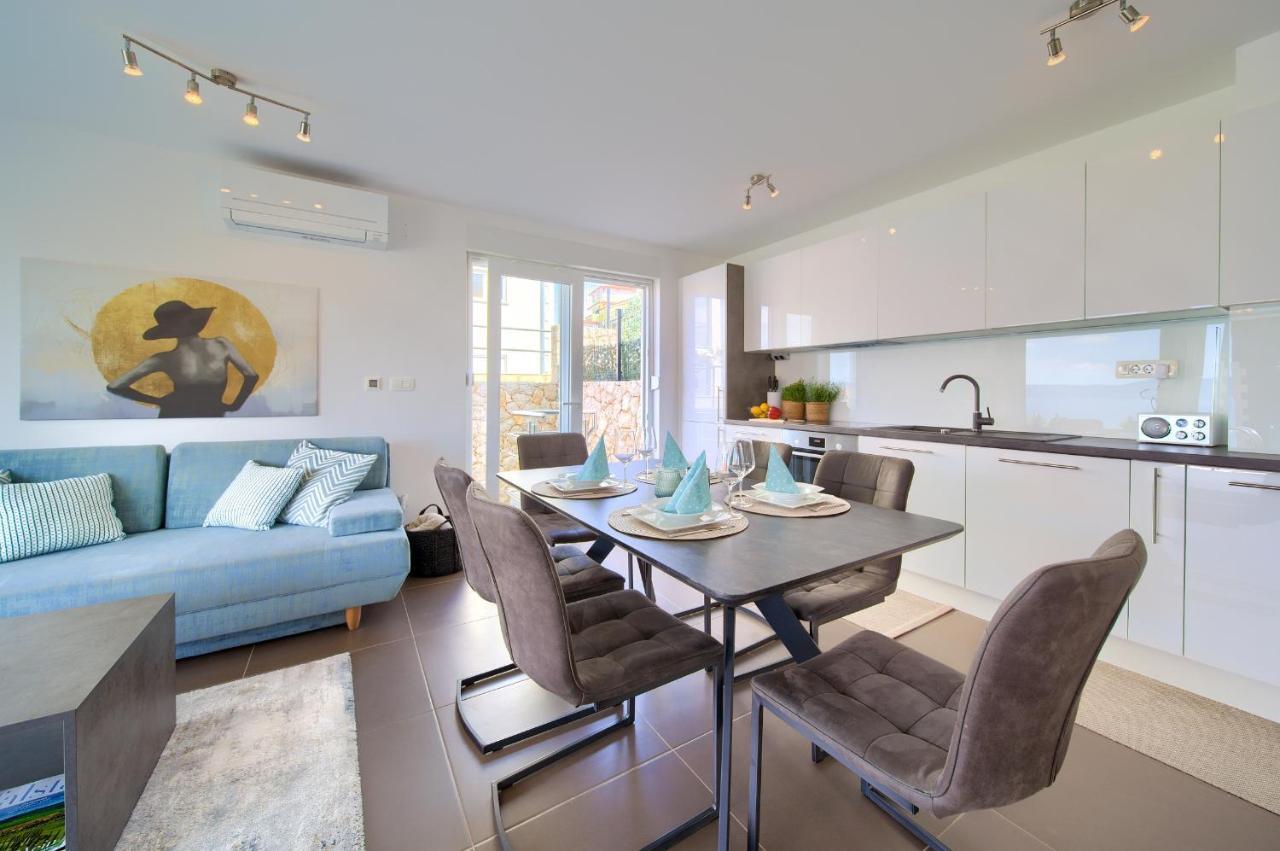 Villa Solis Lacus Modern Apartment - Private Heated Pool - Smart Tv Sky X - Free Parking Njivice Luaran gambar
