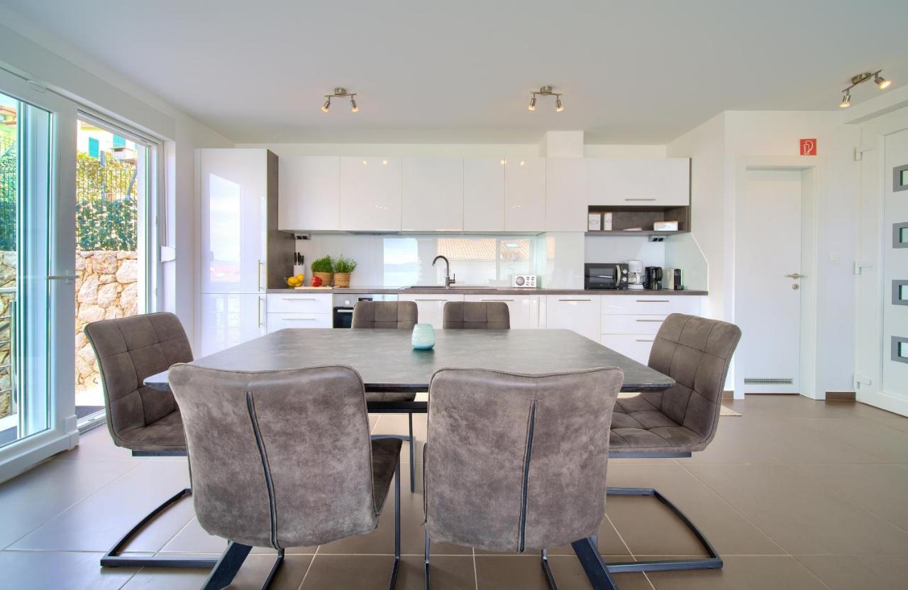 Villa Solis Lacus Modern Apartment - Private Heated Pool - Smart Tv Sky X - Free Parking Njivice Luaran gambar