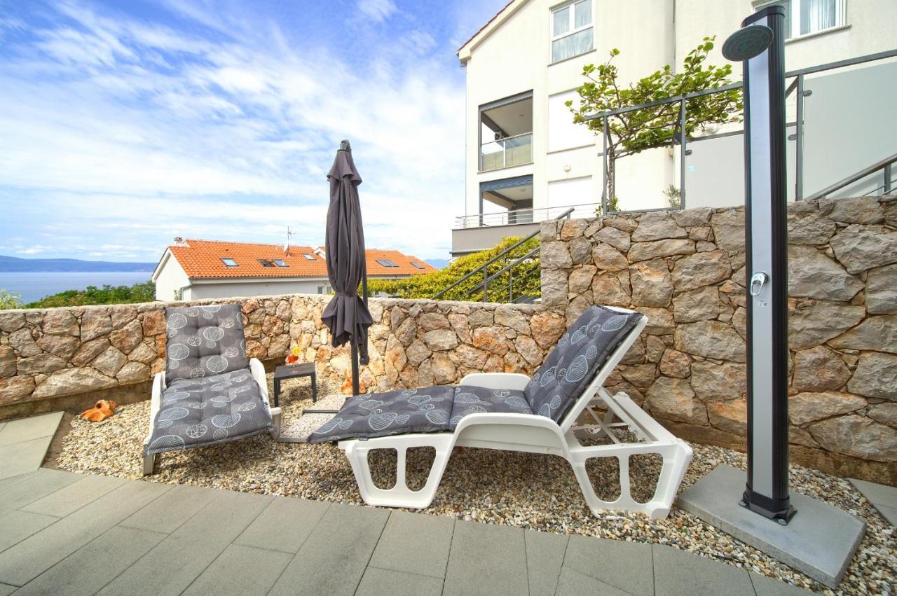 Villa Solis Lacus Modern Apartment - Private Heated Pool - Smart Tv Sky X - Free Parking Njivice Luaran gambar